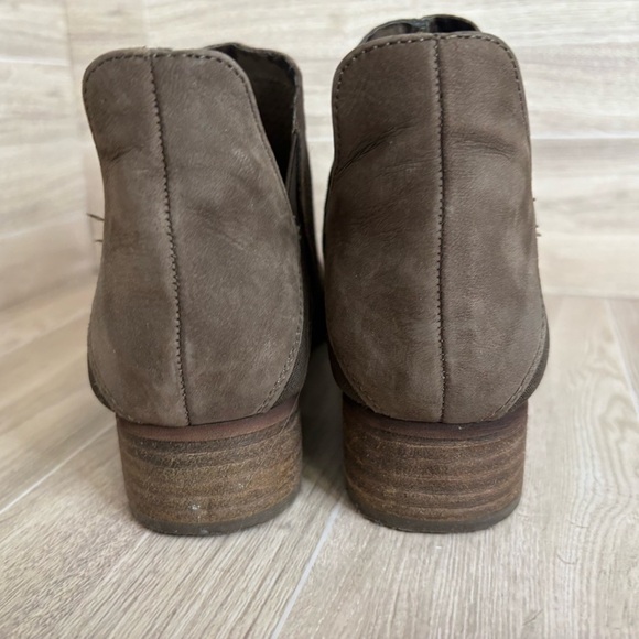 Vince Camuto Peera Khaki Verona ankle Booties Size 5 Dark Brown - Picture 8 of 11